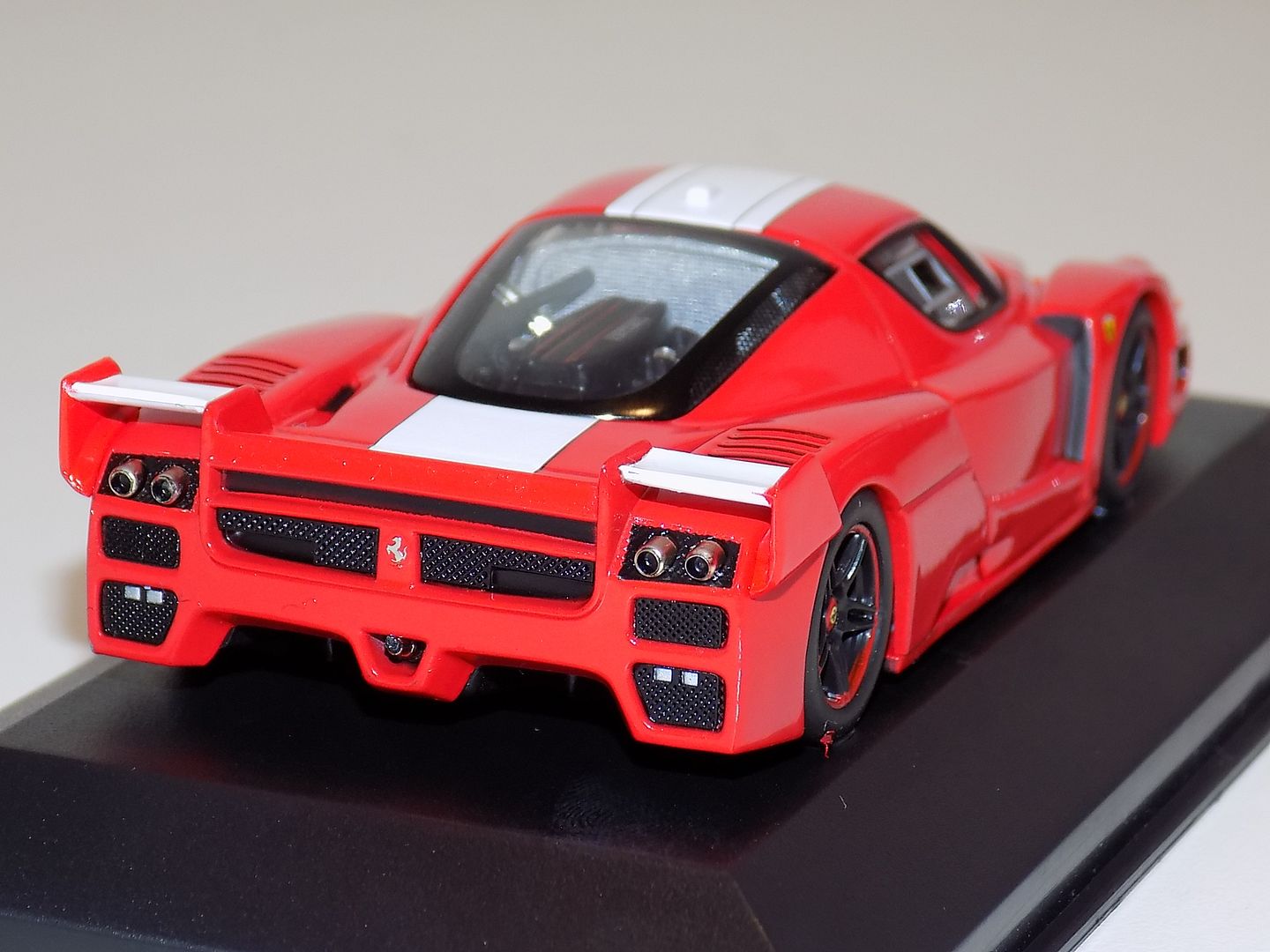 1/43 IXO Dealer Edition Street Ferrari FXX in Red 2005
